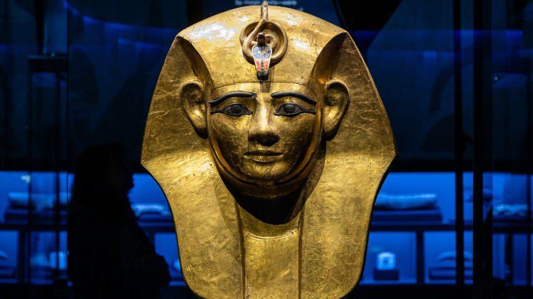 <p><span style="color:#B22222"><strong>MISIRIN EN BÜYÜK HÜKÜMDARIYDI</strong></span></p>

<p> </p>

<p>MÖ 13. yüzyılda hüküm süren Ramesses II, MÖ 1279'dan 1213'e kadar süren hükümdarlığı sırasında devasa heykelleri ve askeri başarılarıyla tanınan ulusun en büyük hükümdarıydı.</p>
