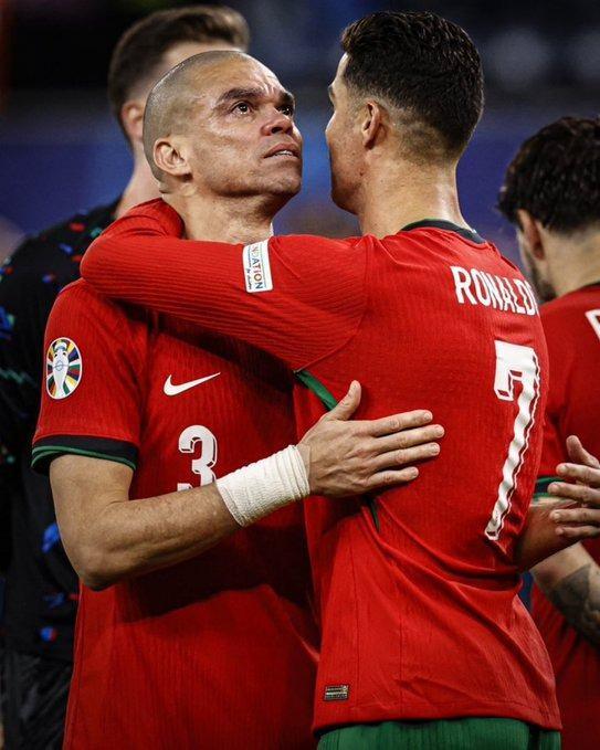 <p>41 yaşındaki Pepe ve 39 yaşındaki Ronaldo’yu hedef alan Yalçın, "Ronaldo ağlama artık ya, başarmadığın bir şey kalmamış, ne ağlıyorsun? Ne saçma bi durum ya..." dedi.<br />
<br />
İşte Sergen Yalçın'ın öne çıkan demeçleri:</p>