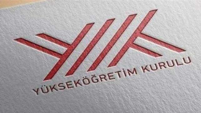 <p><strong>YALAN: Suriyeliler üniversitelere sınavsız giriyor.</strong></p>
<p><strong>DOĞRU</strong>:<br />
Yükseköğretim Kurulu tarafından kabul edilen esaslar dahilinde geçici koruma kapsamındaki Suriyeliler yabancı öğrenci sınavına girerek ya da yatay geçiş yaparak Türkiye’deki üniversitelerde öğrenim görebilmektedir. Sınav zorunluluklarını yerine getirmeyen ve şartları sağlayamayan hiç kimse üniversitelere yerleşemez.</p>