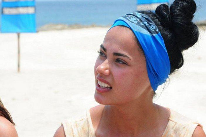 <p>Survivor’da kısa sürede dikkat çekmeyi başaran Fatmagül Fakı’yı yarışma bittikten sonra da ekranlarda görmeye devam ettik. Televizyon ekranlarından ayrılmayan Fatmagül Fakı, magazin programında sunuculuk yapmaya başlamıştı.</p>
<p> </p>