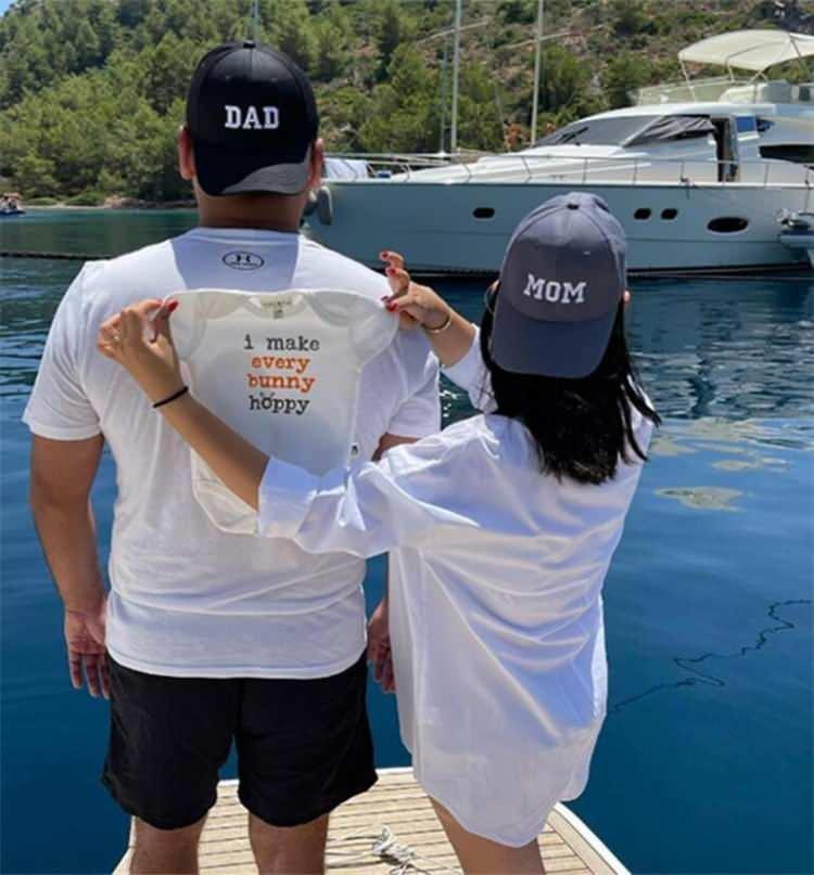 <p><span style="color:#800000"><em><strong>MUTLULUĞUNU INSTAGRAM'DAN PAYLAŞTI</strong></em></span></p>
<p>Fatmagül Fakı'dan müjdeli haber geldi. Oğlu Kaan'ı kucağına alan Fatma Fakı paylaşımında, "Hoş geldin minik kuzumuz. Ben de bebeğimiz de çok iyiyiz şükürler olsun. Arayan, soran tüm güzel dileklerini ileten dostlarımıza teşekkür ederiz" ifadelerine yer verdi.</p>