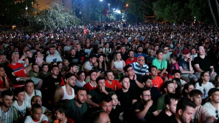 <p>Edirne’de Şehit Astsubay Ömer Halis Demir 15 Temmuz Cumhuriyet ve Demokrasi Şehitleri Parkı’na dev ekran kurdu.</p>