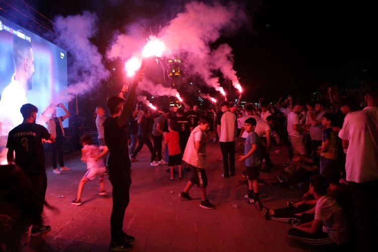 <p>Almanya'da düzenlenen 2024 Avrupa Futbol Şampiyonası (EURO 2024) son 16 turunda Avusturya ile Türkiye takımları Leipzig Stadyumu'nda karşı karşıya geldi. </p>
