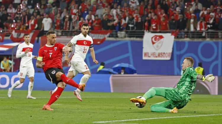 <p>Howard: O kurtarış, tartışmasız 1970`teki Gordon Banks - Pele maçından daha iyiydi... çünkü galibiyet içindi.</p>

<p> </p>
