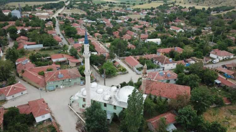 <p><strong>Mihalıççık-Eskişehir</strong></p>
<p><strong>Mihalıççık isminin Köse Mihal'den veya oğlu Mihalgazi'den geldiği yönünde pek çok rivayet olmakla beraber henüz kesin tarihi belge elde edilememiştir.</strong></p>
<p> </p>