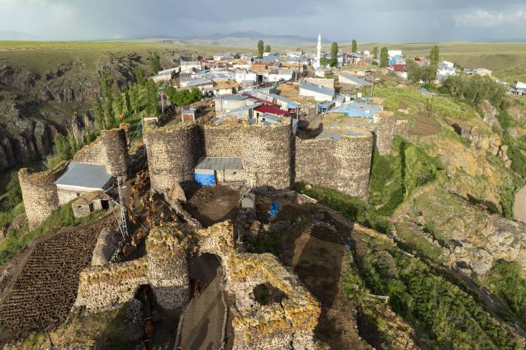 <p>Drone ile görüntülenen köy güzel görüntü oluşturdu.</p>

<p> </p>
