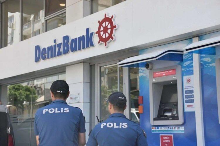 <p>BANKADA YÜKLÜ MİKTARDA MEVDUATI OLAN KİŞİLERİ HEDEF ALMIŞ</p>
<p> </p>
