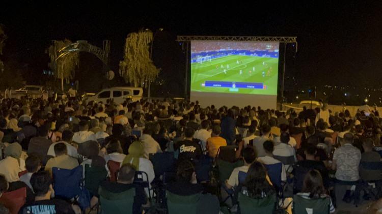 <p>Tezahüratlar ile binler tek yürek olurken, Düzcelilerin tek isteği çeyrek finale kalmak.</p>
