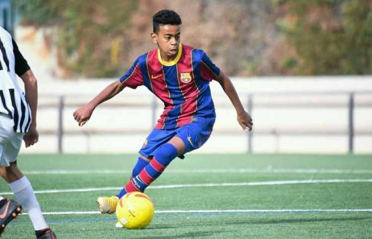 <p>Futbol kariyerine FC Barcelona'nın altyapısında başlamıştır ve burada hızla yükselerek dikkatleri üzerine çekmiştir.</p>
