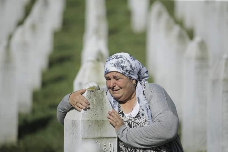 <p>Cenaze namazı öncesinde Srebrenitsa Anıt Merkezi'nde soykırımın 29. yılı dolayısıyla anma programı düzenlenecek.</p>
