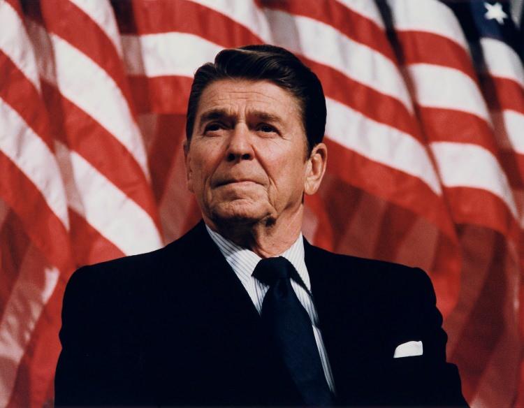 <p>Ronald Reagan<br />
<br />
40. ABD Başkanı Ronald Reagan ise Mart 1981'de başkent Washington bir konuşmasından çıkıp konvoyuna doğru yürürken uğradığı silahlı saldırı sonucu yaralandı.</p>
