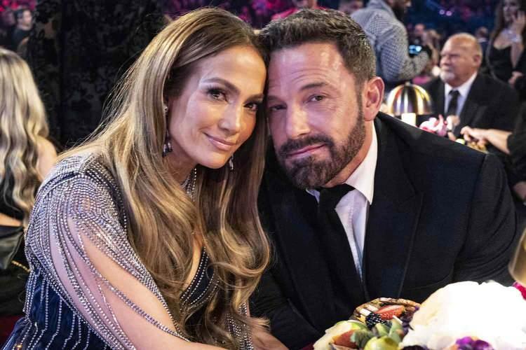 <p>Dünyaca ünlü ABD'li oyuncu ve şarkıcı Jennifer Lopez'in 20 yıl sonra ikinci kez evlendiği eşi Ben Affleck'ten boşanacağı ileri sürüldü.</p>
