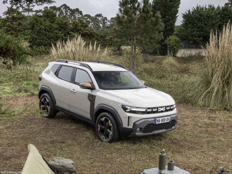 <p>Üçüncü neslinde Dacia logosunu terk ederek Renault logosu ile Türkiye'de satılacak Duster'in, sır gibi saklanan fiyatı ortaya çıktı...</p>
