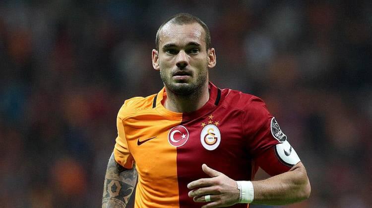 <p>MASAK yaptığı incelemelerde, Sneijder'in Econ Gayrimenkul şirketinin ortaklarından olduğuna dair kamuoyunda bilgilere rastlandığını fakat, şirketin kendisi ve ortaklarının Ticaret Sicil Gazetesi'nde yer alan bilgilerde Sneijder'in ortak olduğuna dair bir bilgiye rastlayamadı. Raporda bu durumun, Sneijder'in bu haliyle Econ şirketinin gizli ortağı olduğu izlenimini uyandırdığına işaret etti. Sneijder'in şirketin ortağı olduğuna dair basında çıkan haberler de MASAK raporunda kendisine yer buldu.</p>
