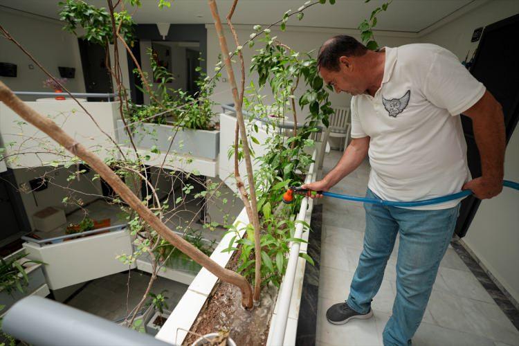 <p>Ayhan Çoban ise apartman sakinlerinin desteğiyle huzur buldukları bir ortam oluşturduklarını söyledi.</p>
<p> </p>
