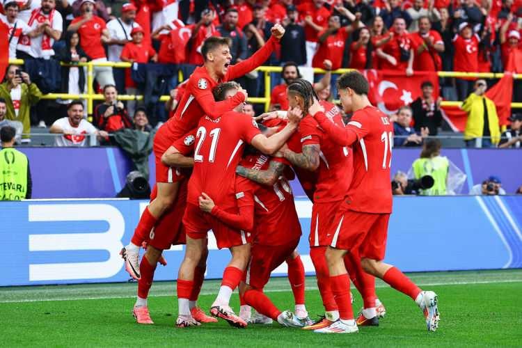 <p>EURO 2024 çeyrek finalinde Hollanda'ya 2-1 yenilerek turnuvaya havlu atan A Milli Takım'da 5 futbolcu kariyer zirvesini yaşadı.</p>
