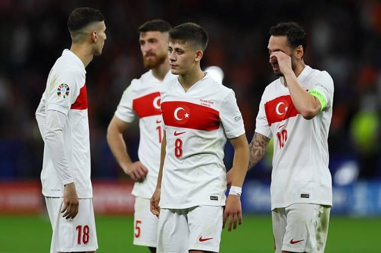 <p>19 yaşındaki genç futbolcu, EURO 2024'te 3 gole direkt katkı verirken yüzde 88 pas isabetiyle oynadı.</p>
