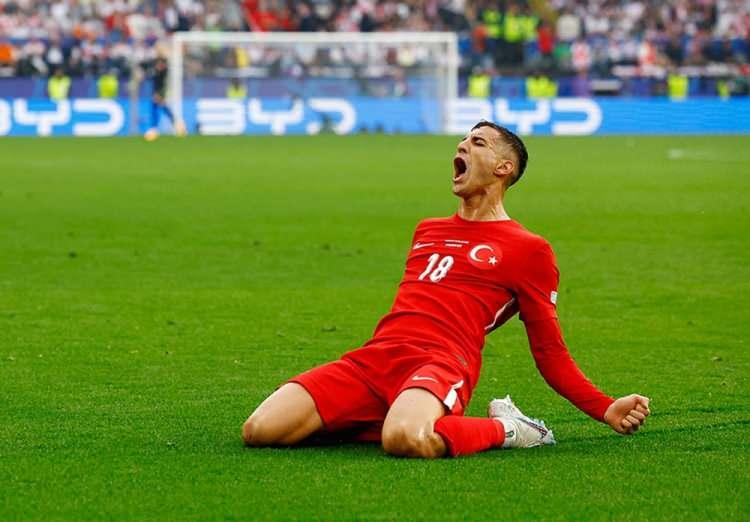 <p>Mert Müldür, EURO 2024'te 1 gol atarken 15 kez de top çalma başarısı gösterdi. 10 kez ikili mücadele kazanan Mert Müldür'ün pas isabet oranı da yüzde 78 oldu.</p>