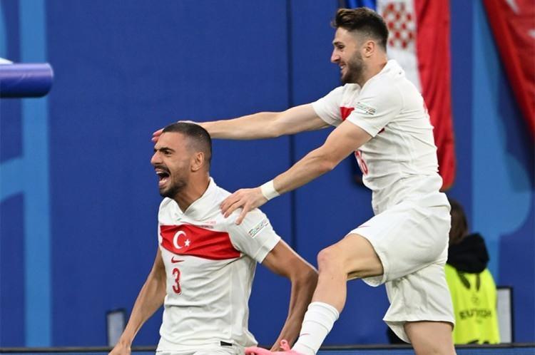 <p>Merih Demiral ise A Milli Takım için bu turnuvada ikon isimlerden biri oldu.</p>