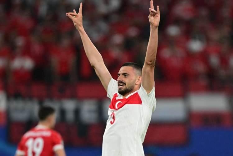 <p>Suudi Arabistan'da top koşturan ve bugüne kadar 70 milyon euro ile bonservisine en fazla ödenen Türk futbolcusu olan Merih Demiral'a yeniden Avrupa kapıları açılabilir.</p>