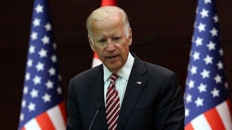 <p>Demokrat Partiye binlerce dolar bağış yapan milyarder bağışçılar arasında da Biden'ın yarıştan çekilmesini isteyen isimlerin sayısı artıyor.</p>

<p>Biden ise sağlık durumunun eskisi gibi olmadığını kabul etse de Trump'a karşı en iyi alternatifin kendisi olduğunu söyleyerek yarıştan çekilmeyeceğini açıkladı.</p>

<p>AA muhabirleri, Biden'ın yarıştan çekilmesini isteyen ve ona destek veren bağışçıları derledi.</p>

<p> </p>
