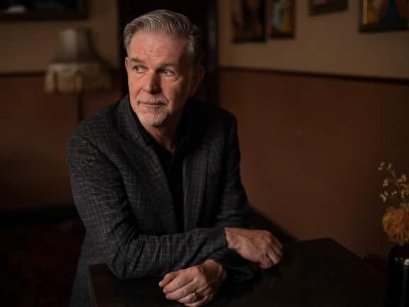 <p><span style="color:#B22222"><strong>Reed Hastings</strong></span></p>

<p>Demokrat Parti bağışçılarından ve Netflix’in kurucu ortağı Reed Hastings, New York Times (NYT) gazetesine yaptığı açıklamada, Biden’ın güçlü demokrat liderlere, Trump’ı yenmesi için izin vermesi gerektiğini ifade ederek Biden'a başkanlık yarışından çekilmesi çağrısında bulundu.</p>

<p>Hastings, büyük bağışçılar arasında Biden'a kamuoyuna açık olarak başkanlık yarışından çekilmesini söyleyen ilk kişi oldu.</p>
