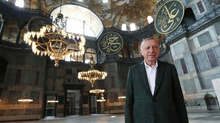 <p>Cumhurbaşkanı Recep Tayyip Erdoğan, 10 Temmuz 2020'de Ayasofya'nın yeniden ibadete açılmasına ilişkin kararnameyi imzalayarak, sosyal medya hesabından "Hayırlı olsun" notunu paylaştı.</p>

<p> </p>
