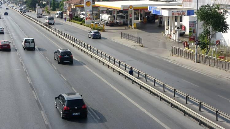 <p>Yolda yürürken çekilen videoları sosyal medyada ‘Pendikli Forrest Gump' başlığıyla yayılan ve kimilerinin hakkında çeşitli rivayetlerde bulunduğu vatandaş, sosyal medyada ve basında yer aldıktan sonra daha da merak uyandırdı.</p>
