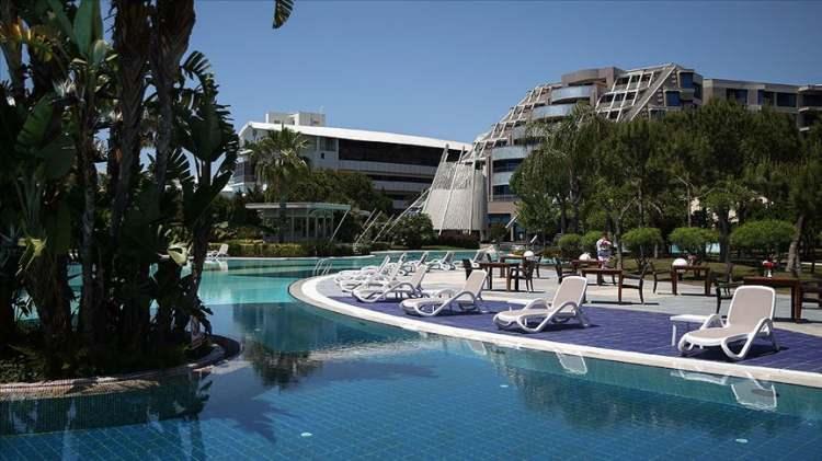 <p>Yaşanan fahiş artışların ardından bölgede tatil yapmayan yerli ve yabancı turistler geçen seneye göre gelen turistlerde, iç pazarda yüzde 20'lik bir daralma yaşandı.</p>
