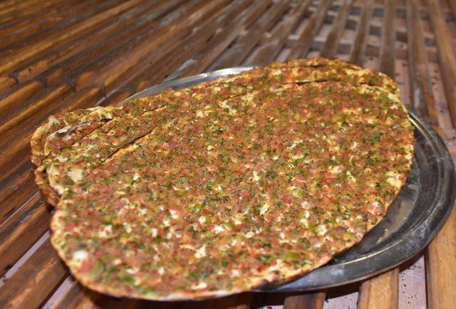 <p>Öte yandan Bodrum'da ortalama fiyatlara bakılınca bu senenin de zam şampiyonu lahmacun oldu.</p>