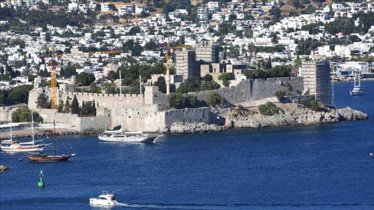 <p>Tatil yapmak isteyen binlerce vatandaş yüksek bütçelerden dolayı vizesiz ülkeleri tercih ediyor. </p>