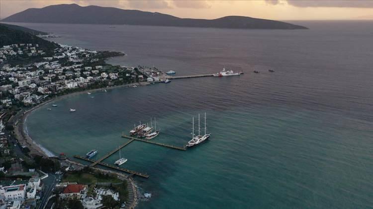 <p>Son olarak 10 Yunan adasına 10 günlük kapıda vize verilmesiyle vatandaş için yurtdışı tatili daha kolay gelirken bu duruma turizimcilerden tepki geldi. </p>