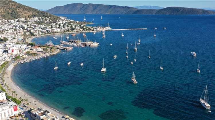 <p>Yunan adalarındaki kapı vizesi uygulamasından olumsuz etkilendiklerin belirten Dengiz, <em><strong>"Bodrum pahalı algısı devamlı ön planda tutulmaya çalışılmaktadır. Yunan adalarıyla karşılaştırma yapılmasını doğal karşılıyoruz ama bunun iyi bir şekilde irdelenmesi gerekiyor. </strong></em></p>
