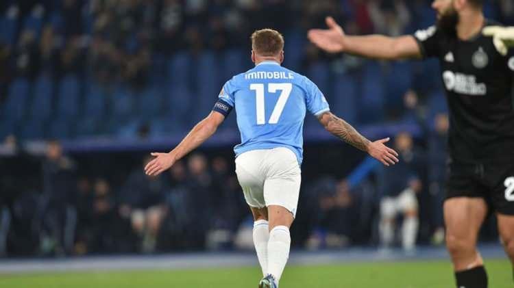 <p>Sosyal medyada büyük ilgi gören bu gelişme sonrası siyah-beyazlılar, Süper Lig'de kartların yeniden dağıtalacağını savundu. </p>