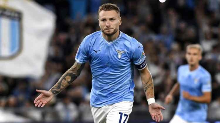 <p>2019-20 sezonu Immobile'nin kariyerindeki en verimli sezon oldu; 36 golle bir sezonda en çok Serie A golü atma rekorunu egale etti ve üçüncü Capocannoniere şampiyonluğunu ve Avrupa'da en çok gol atan oyuncuya verilen ilk Avrupa Altın Ayakkabı ödülünü kazandı.</p>
