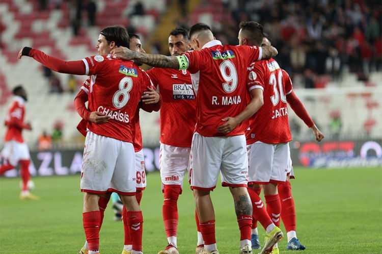 <p>294- Sivasspor (Türkiye): 72 Puan</p>
