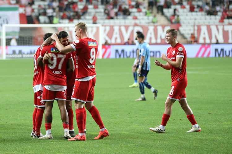 <p>432- Antalyaspor (Türkiye): 56 Puan</p>