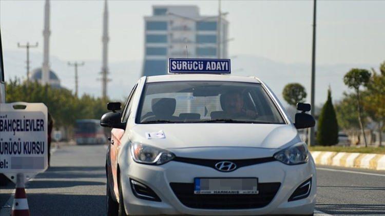 <p>Sahada yaşanan sıkıntıların giderilmesi, sahteciliğin önlenmesi amacıyla kayıt esnasında kurs tarafından kursiyerin fotoğrafı çekilecek, sisteme aktarılarak kursiyerin fotoğraf ve bilgilerin kendine ait olduğuna ilişkin teyidi alınacak.</p>