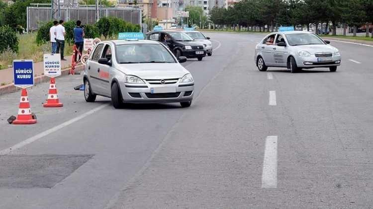 <p>Muvazzaf askerlik görevi, hamilelik, doğum veya tedavisi uzun süren bir hastalığı bulunanlar, sınav haklarını dondurarak mazeret süreleri bitiminde kalan sınav haklarını kullanabilecek.</p>