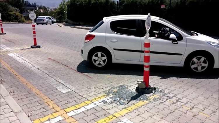 <p>Karayolları Trafik Yönetmeliğinin 85. maddesinin ikinci fıkrasındaki şartları taşıyanlardan "A1" sınıfı sertifika almak isteyenlere, yönetmelikte belirlenen direksiyon eğitimi dersi saatinin yarısı kadar eğitim alarak direksiyon eğitimi dersi uygulama sınavında başarılı olmaları halinde "A1" sınıfı sertifika verilecek.</p>