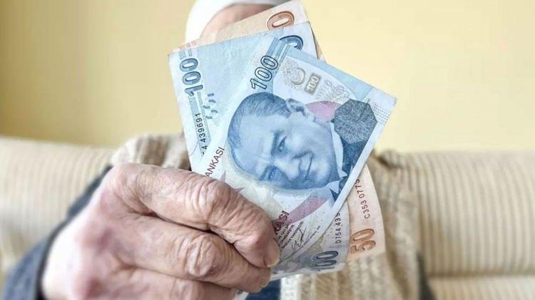 <p><strong>Bu kapsamda Cumhurbaşkanı Yardımcısı Cevdet Yılmaz, Hazine ve Maliye Bakanı Mehmet Şimşek’le bugün Cumhurbaşkanlığı Külliyesinde 15:30’da bir araya gelecek.</strong></p>