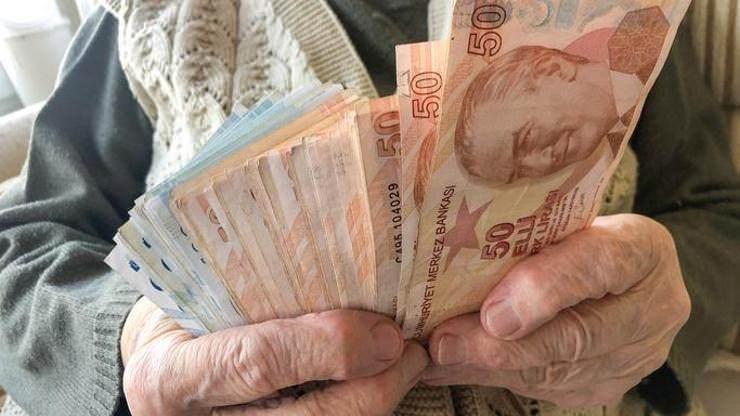<p><strong>EN DÜŞÜK EMEKLİ MAAŞI NE KADAR OLACAK?</strong></p>
<p>En düşük emekli maaşıyla ilgili çalışmalar sürerken, kulislerden de yapılacak zamla ilgili bilgiler gelmekte.</p>