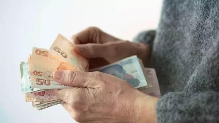 <p><strong>3 FORMÜL: </strong>Taslak metinde bulunması beklenen bir diğer rakam ise 13 bin TL oldu. Yine buna göre hesap yapıldığında bütçeye aylık maliyetin 8 milyar TL'yi aşması bekleniyor.</p>