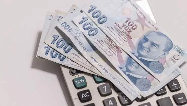 <p><strong>2 AYLIK FARK YATACAK-</strong></p>
<p> </p>
<p>AK Parti'de yürütülen çalışmanın temmuz zam dönemine yetiştirilip yetiştirilemeyeceği de merak ediliyor. Emekli maaşlarına ilişkin düzenleme ancak bir <strong>"Yasa"</strong> ile hayata geçirilebilecek.</p>