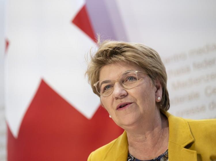 <p><span style="color:#B22222"><strong>3)&nbsp;&nbsp;VIYOLA AMHERD&nbsp; |&nbsp; İSVİ&Ccedil;RE BAŞKANI</strong></span></p>
