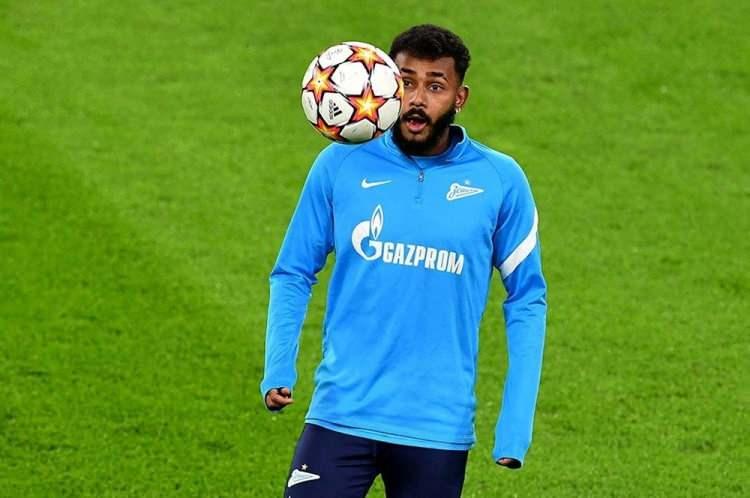 <p>Galatasaray, Brezilyalı Wendel'in mali şartlarını araştırmaya başladı. Yaklaşık 4 yıldır Zenit forması giyen 26 yaşındaki Wendel, Sporting'ten Rus ekibine 20.3 milyon euro karşılığında transfer olmuştu.<br />
<br />
(SABAH)</p>