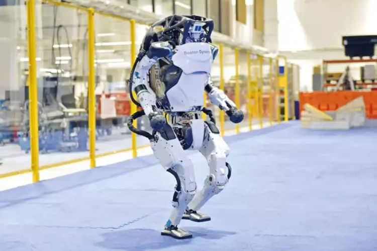 <p>Gumi şehir yetkilisine göre, robot "günlük belge teslimatlarına, şehir tanıtımına yardımcı oluyor ve sakinlere bilgi ulaştırıyordu" ve "resmi olarak belediye binasının bir parçasıydı."</p>
<p> </p>