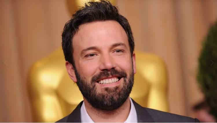 <p>Affleck'in ise Jennifer Garner'e yakın bir evde aylık 100 bin dolar kira karşılığında yaşadığı öğrenildi.</p>
