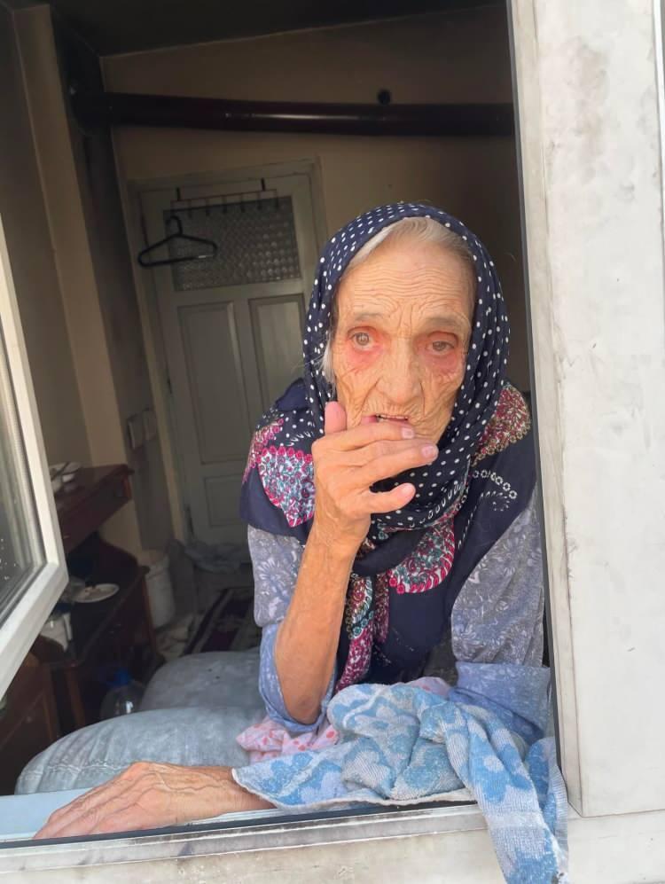 <p>Kestel ilçesi Ahmet Vefik Paşa Mahallesi Saatçi Sokak'ta yaşayan Safiye Pişkin (94), yardıma muhtaç olması üzerine vatandaşlar tarafından videosu çekilerek sosyal medyada paylaşıldı.</p>
