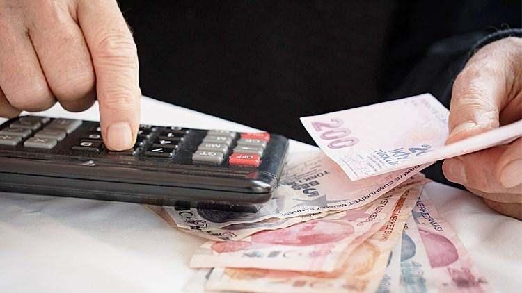 <p>32 maddelik yasa teklifi ile kamuda birden fazla maaş alma dönemi sona erecek.</p>
